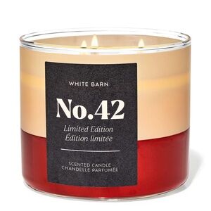 White Barn No.42 Scented 3-wick Candle - sweet cream, vintage leather, cinnamon